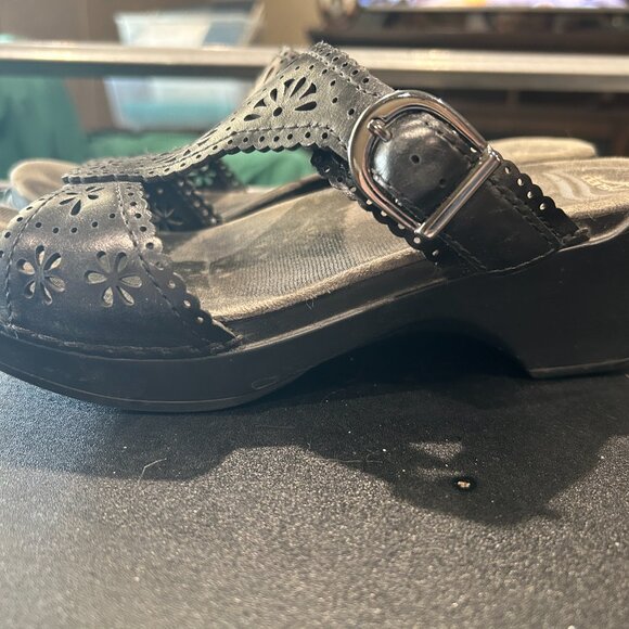 Dansko Black Slip In Mules Lace Pattern Sandals Size 38 - Picture 4 of 5